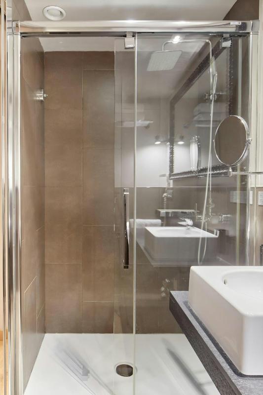 King Room with Sofa Bed image 2