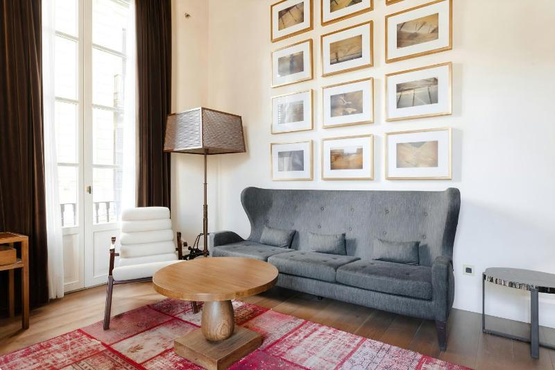 King Suite with Balcony and Square View image 3