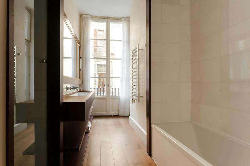 King Room with Juliet Balcony image 2