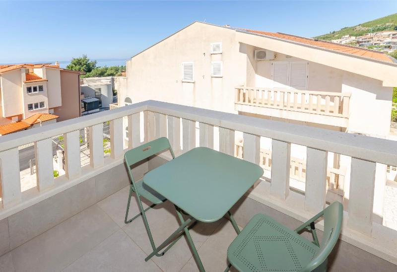 Studio with Terrace image 2