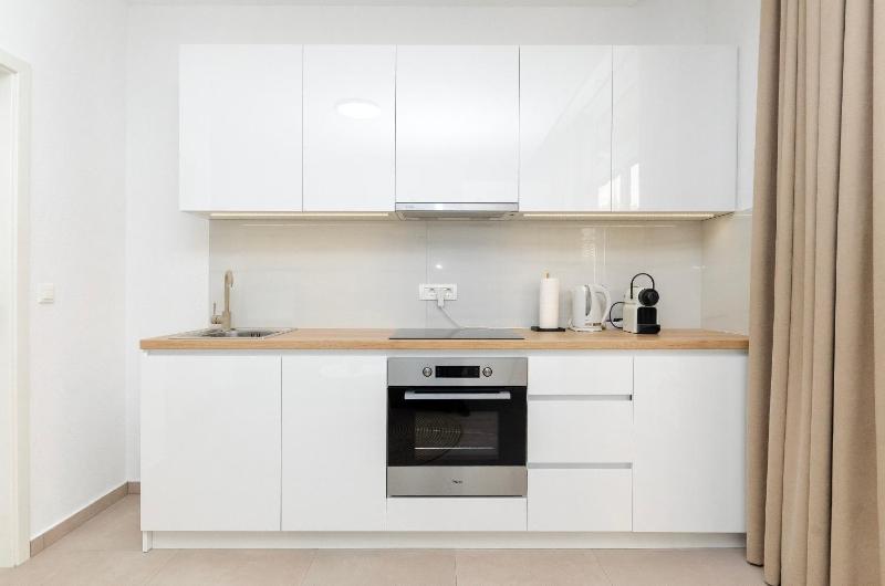 Studio - Ground Floor image 4