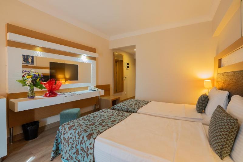 Standard Double or Twin Room image 1