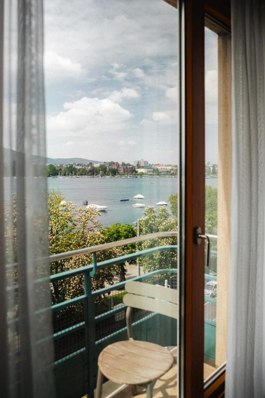 Double Room with Lake View image 1