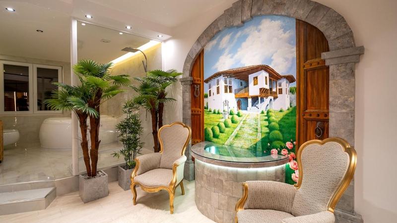 446 White Suite Luxury - image 1