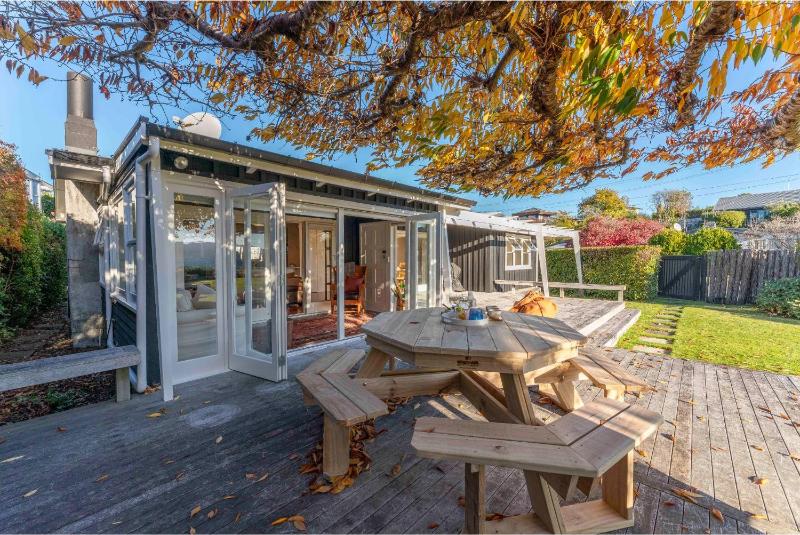 Waterside Bliss - Taupo Holiday Home - image 21