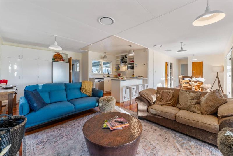 Waterside Bliss - Taupo Holiday Home - image 16