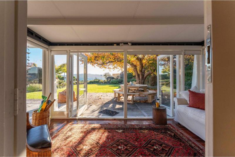 Waterside Bliss - Taupo Holiday Home - image 20