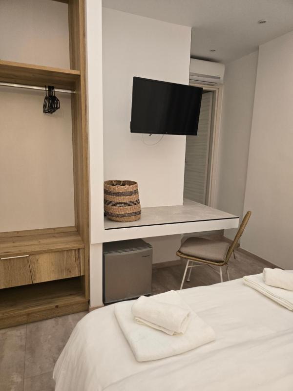 Standard Double or Twin Room with Balcony image 2