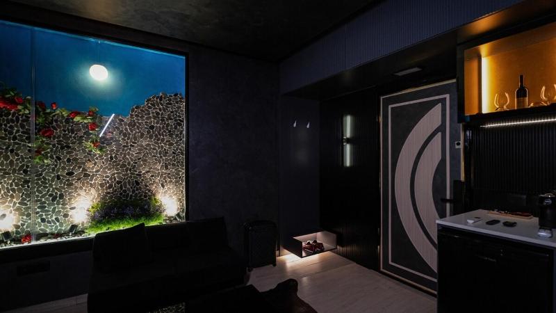 446 Black Suite Luxury - image 10