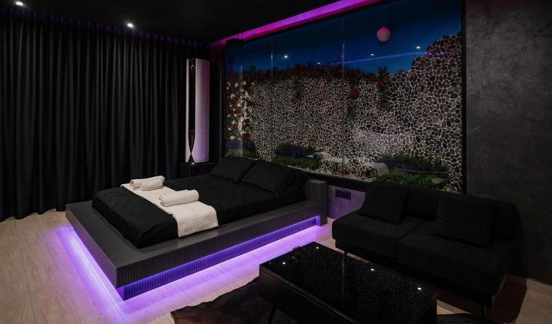 446 Black Suite Luxury - image 9
