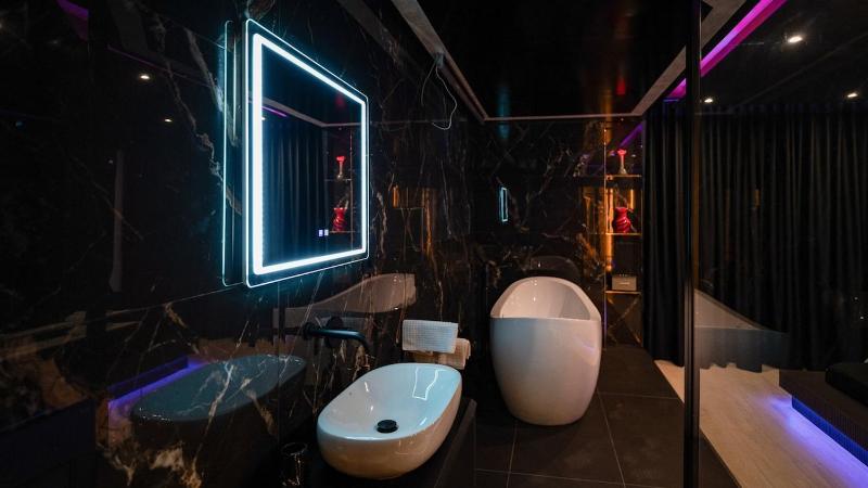 446 Black Suite Luxury - image 16
