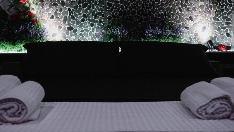 446 Black Suite Luxury - image 2