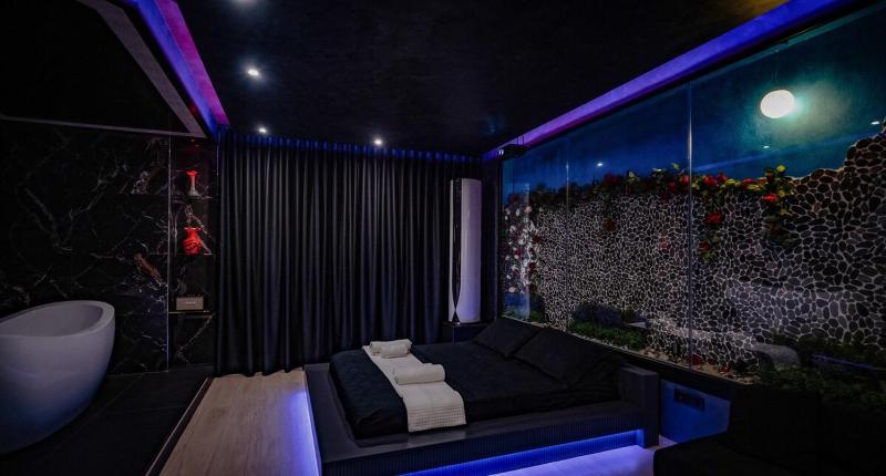 446 Black Suite Luxury - image 13