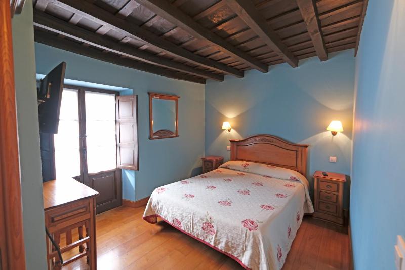 Double Room image 2