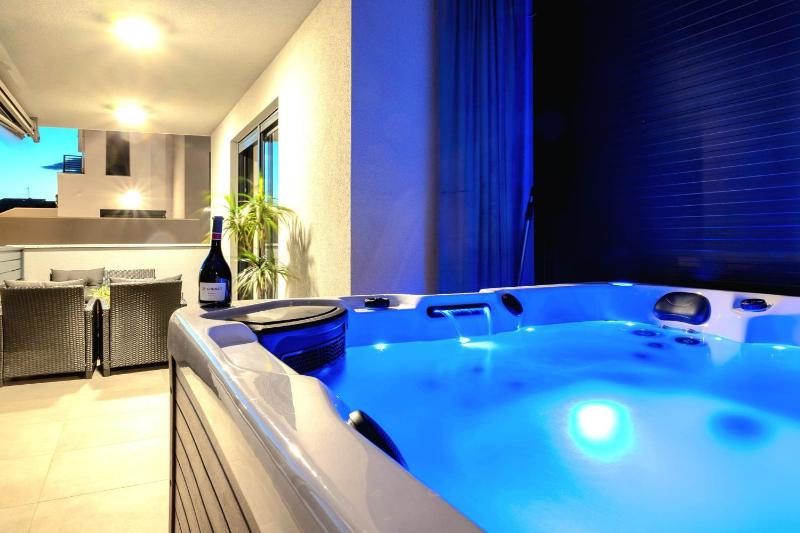 Holiday Home Vučko with Jacuzzi - image 13