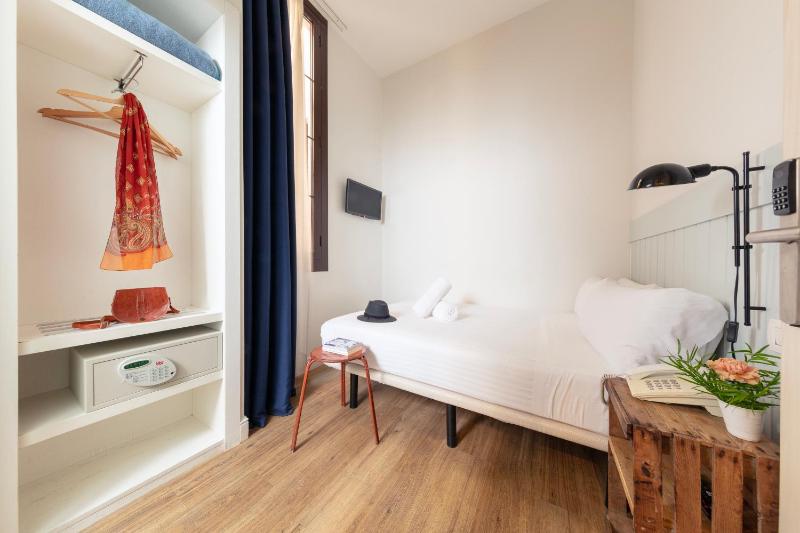 Standard Single Room image 1