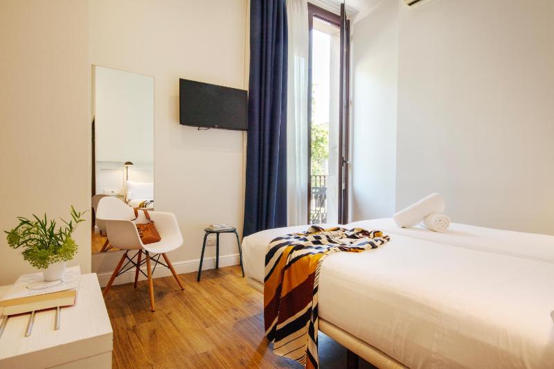 Twin Room with Balcony image 1
