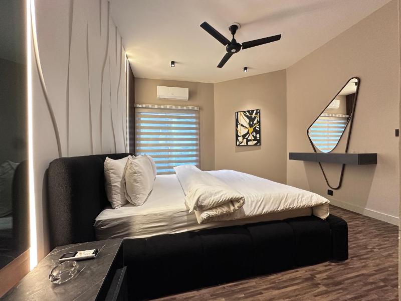 Executive Royale Apartment - F-11 - image 16