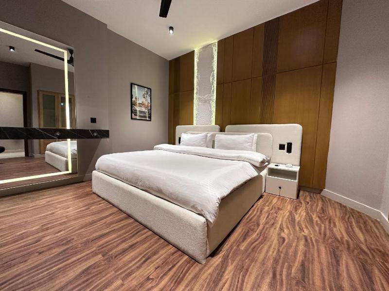 Executive Royale Apartment - F-11 - image 13