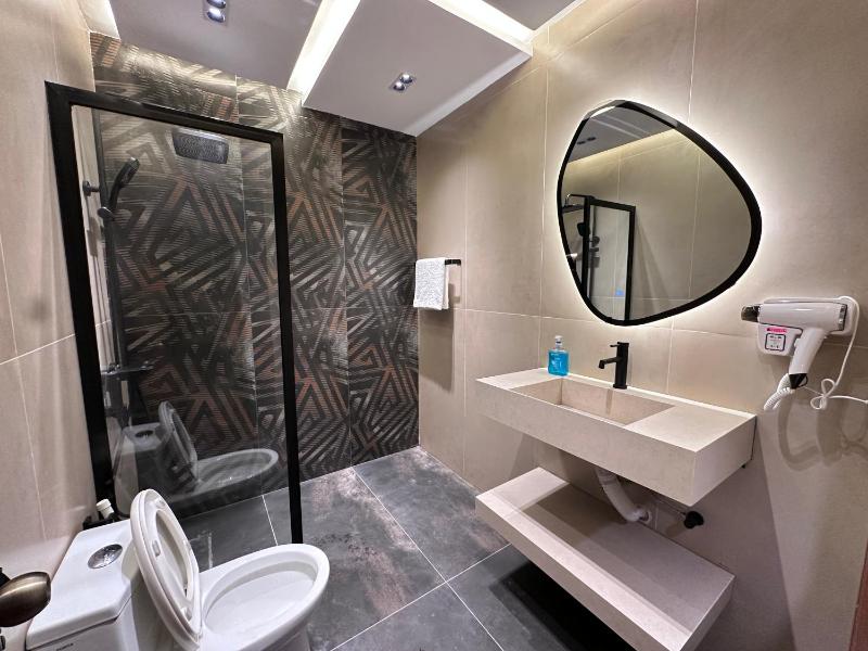 Executive Royale Apartment - F-11 - image 14