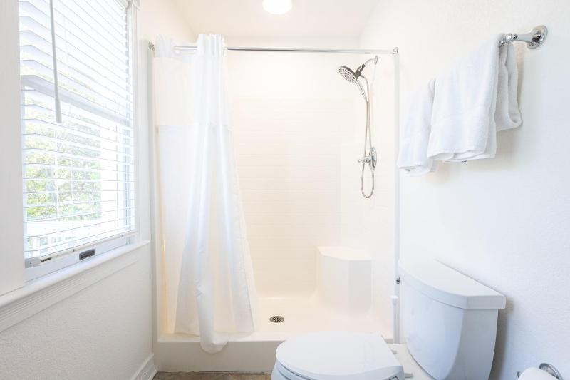 5 Min to Beach Pool Hot Tub Resort Amenities - image 26