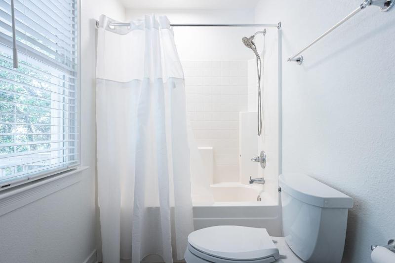5 Min to Beach Pool Hot Tub Resort Amenities - image 4