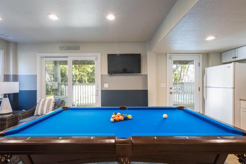 5 Min to Beach Pool Hot Tub Resort Amenities - image 9