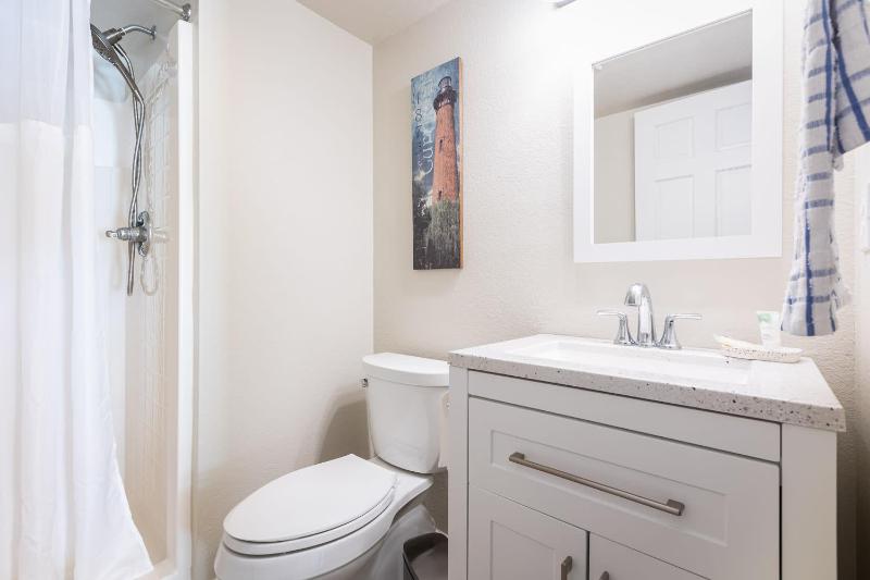 5 Min to Beach Pool Hot Tub Resort Amenities - image 7