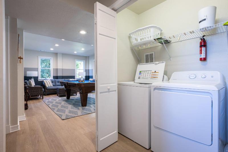 5 Min to Beach Pool Hot Tub Resort Amenities - image 36
