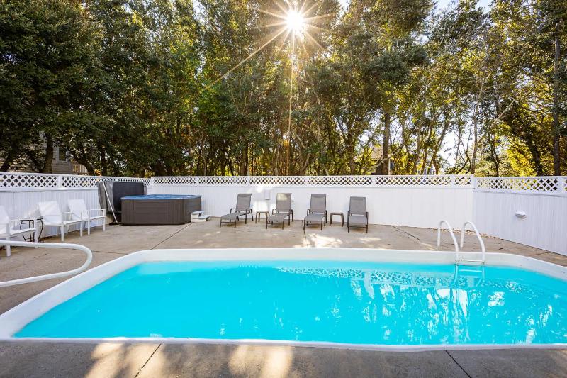 5 Min to Beach Pool Hot Tub Resort Amenities - image 11
