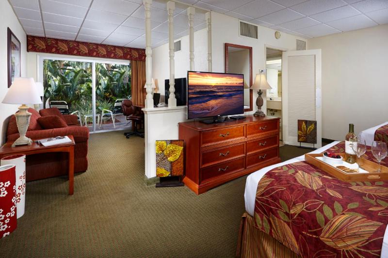 Queen Suite Two Queen Beds and Sofa Bed image 1
