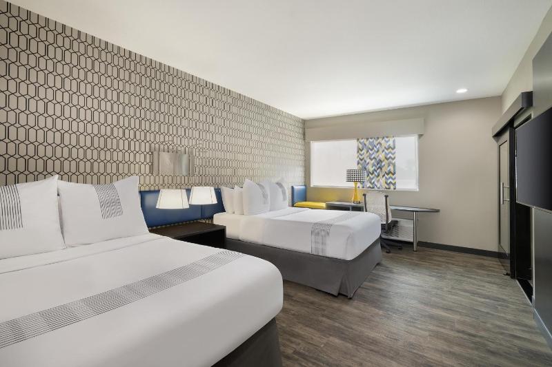 Queen Room with Two Queen Beds and Roll-In Shower - Disability Access image 1