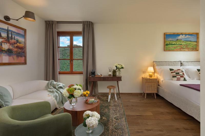 Standard Suite image 3