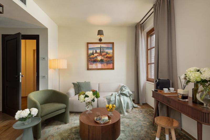 Standard Suite image 1