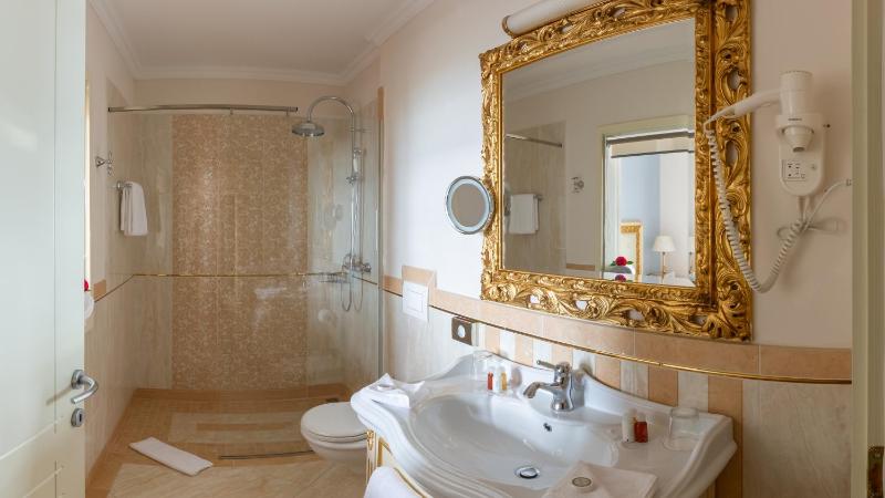 Superior Double Room with Balcony and Sea View image 2
