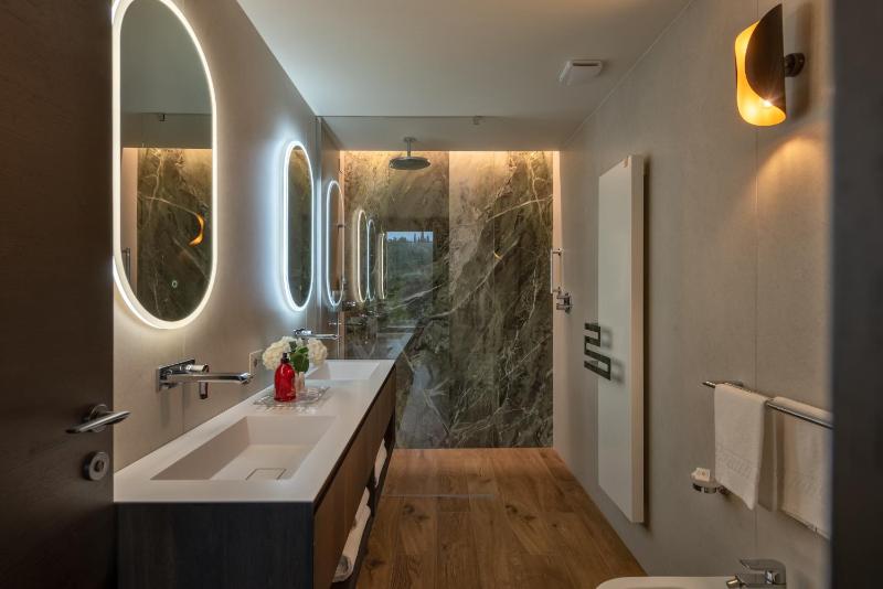 Suite with Balcony image 4