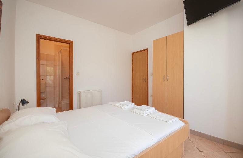 Apartments More - image 11