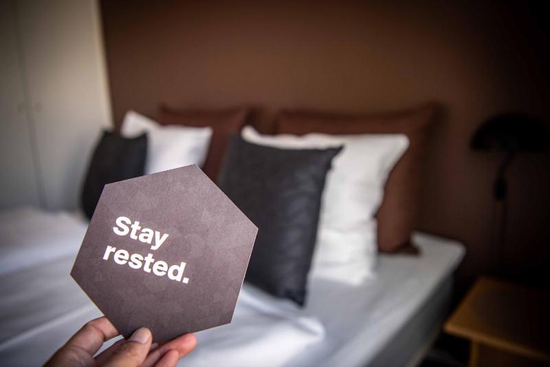 One-Bedroom Apartment with Street View image 3