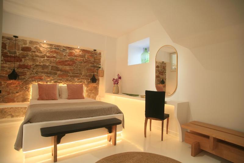 Suite with Garden View image 4