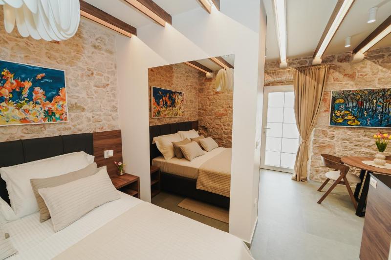 City harbour deluxe suites - image 36