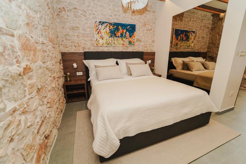 City harbour deluxe suites - image 35