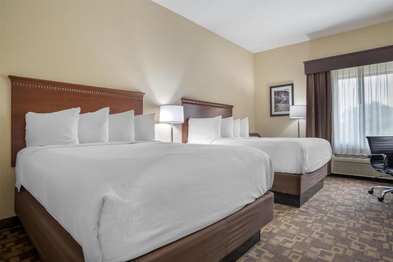 Queen Room with Two Queen Beds - Non Smoking image 3