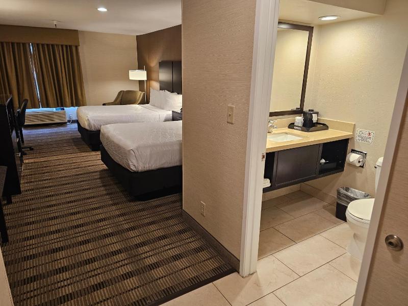 Queen Room with Two Queen Beds image 3