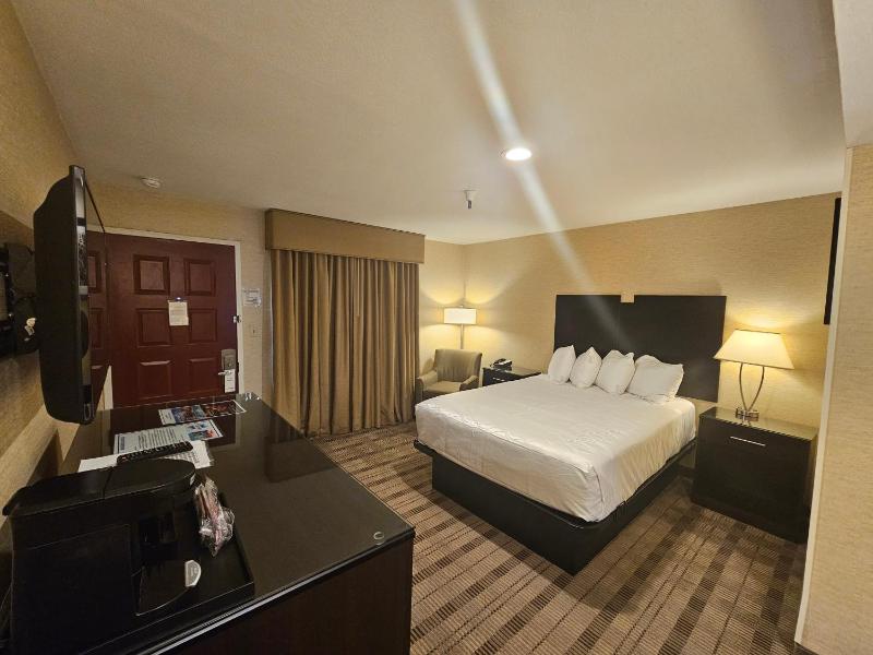 Two-Bedroom Suite with One King Bed and One Queen Bed - Non-Smoking image 3
