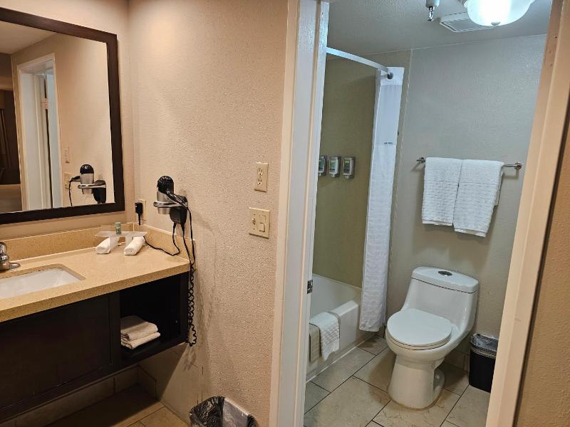 King Room - Non-Smoking image 2
