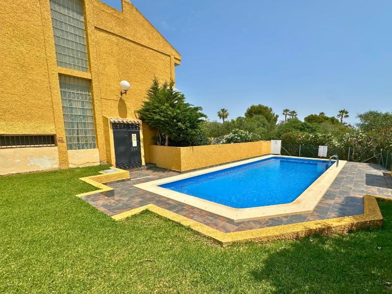 Ancla 8: Terraza Privada y Piscina Comunitaria - image 11