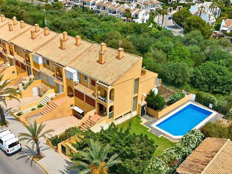 Ancla 8: Terraza Privada y Piscina Comunitaria - image 32