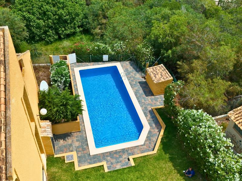 Ancla 8: Terraza Privada y Piscina Comunitaria - image 8