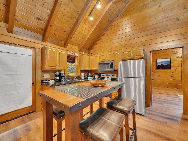 ER76 - Bear Tracks - Great location! Close to all the action! cabin - image 28