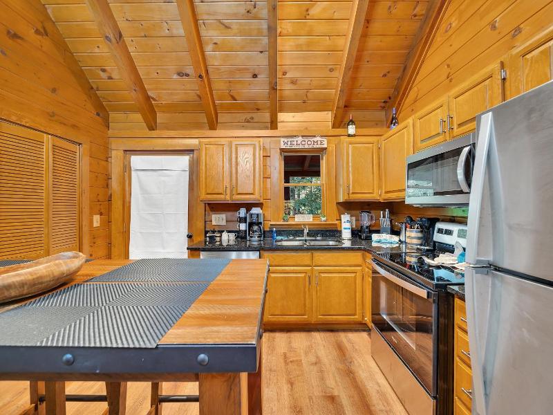 ER76 - Bear Tracks - Great location! Close to all the action! cabin - image 29